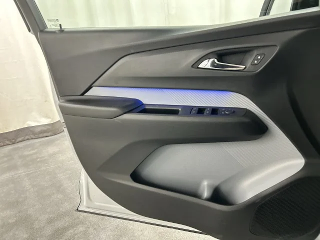 New 2027 Summit White Chevrolet RS image 18