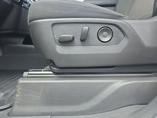 Used 2025 White Chevrolet LT image 30