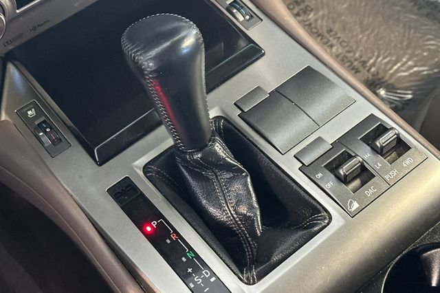 Used 2017  Lexus 460 image 25