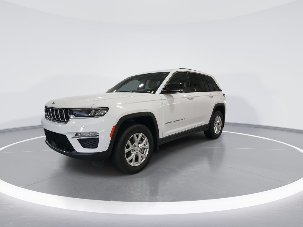 Used 2023 White/off-white Jeep Limited image 4