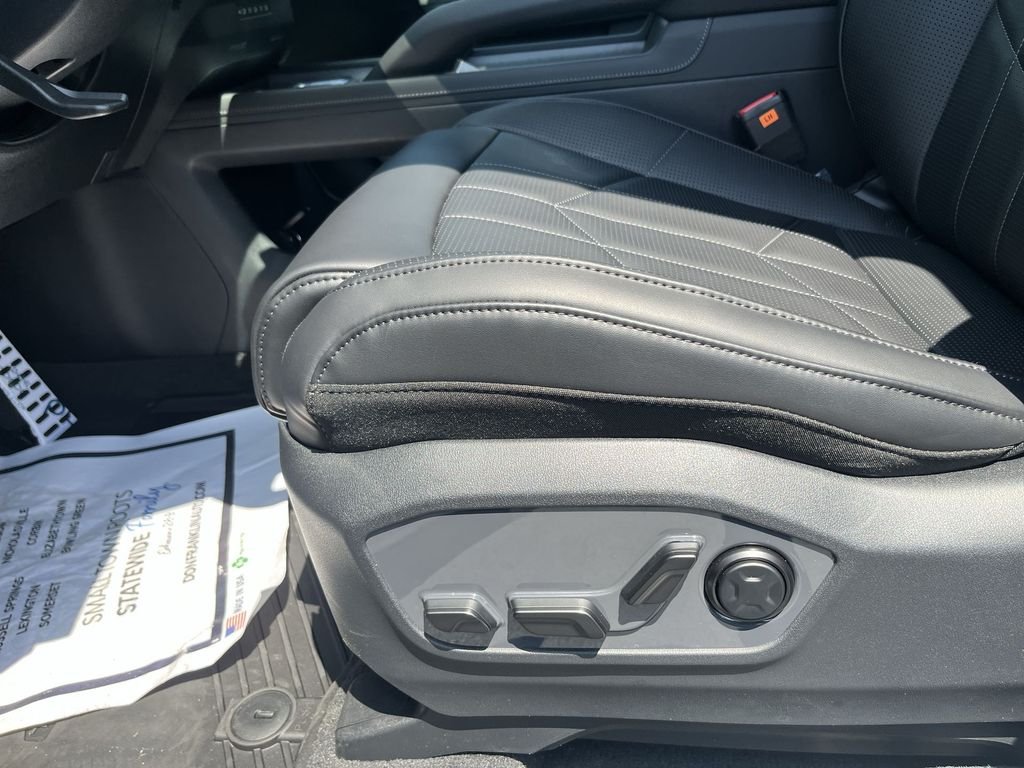 New 2027 Glacial White Pearl Kia X-Line SX image 18