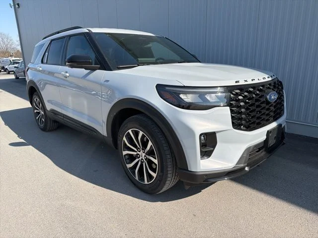 2026 Ford Explorer ST-LINE 4WD's photo