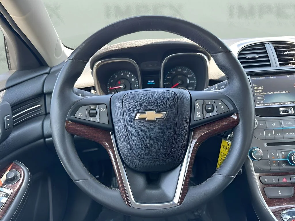 Used 2013 White Chevrolet LT image 13