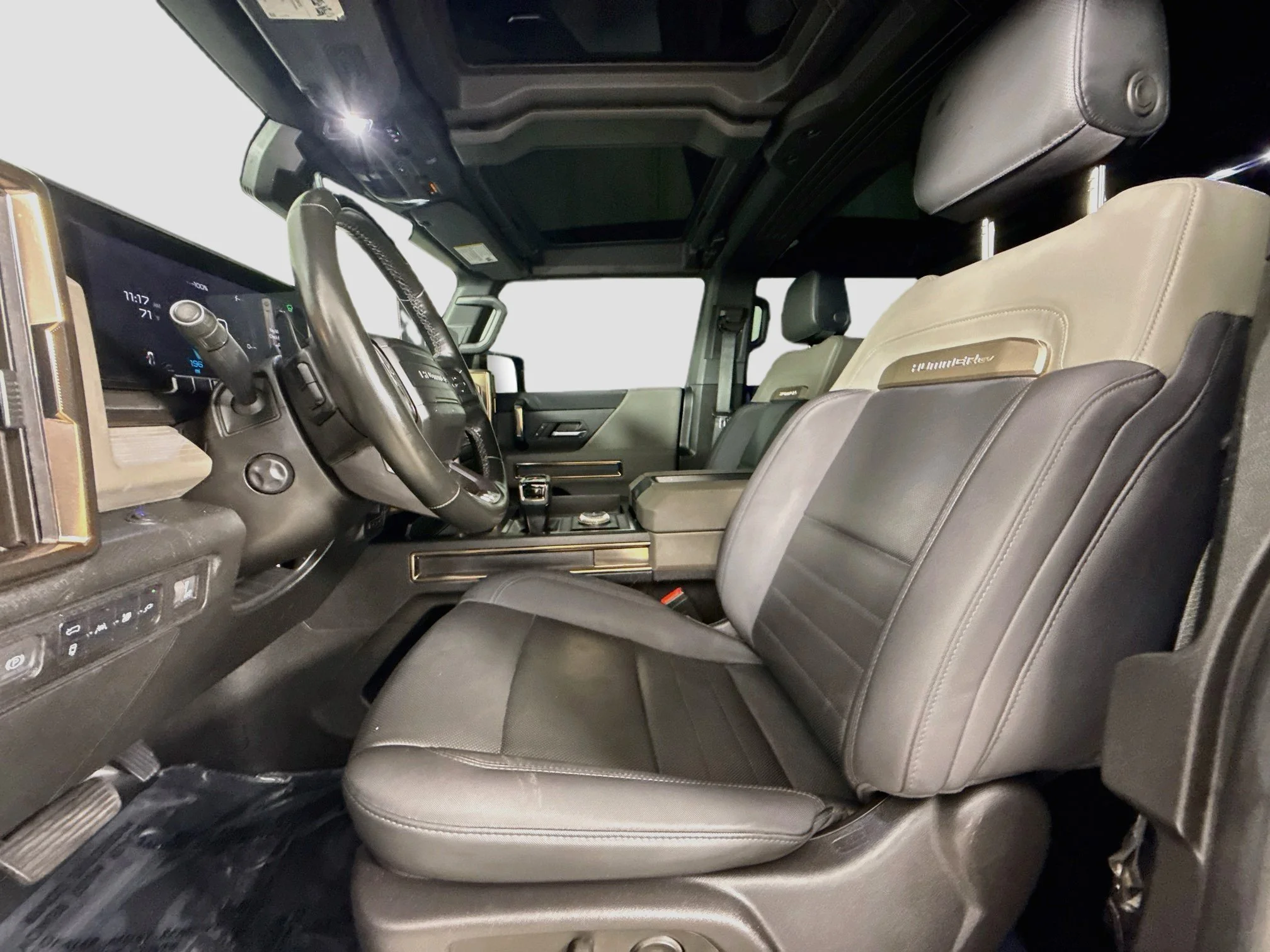 Used 2024 Meteorite Metallic (Grey) GMC 2X image 23