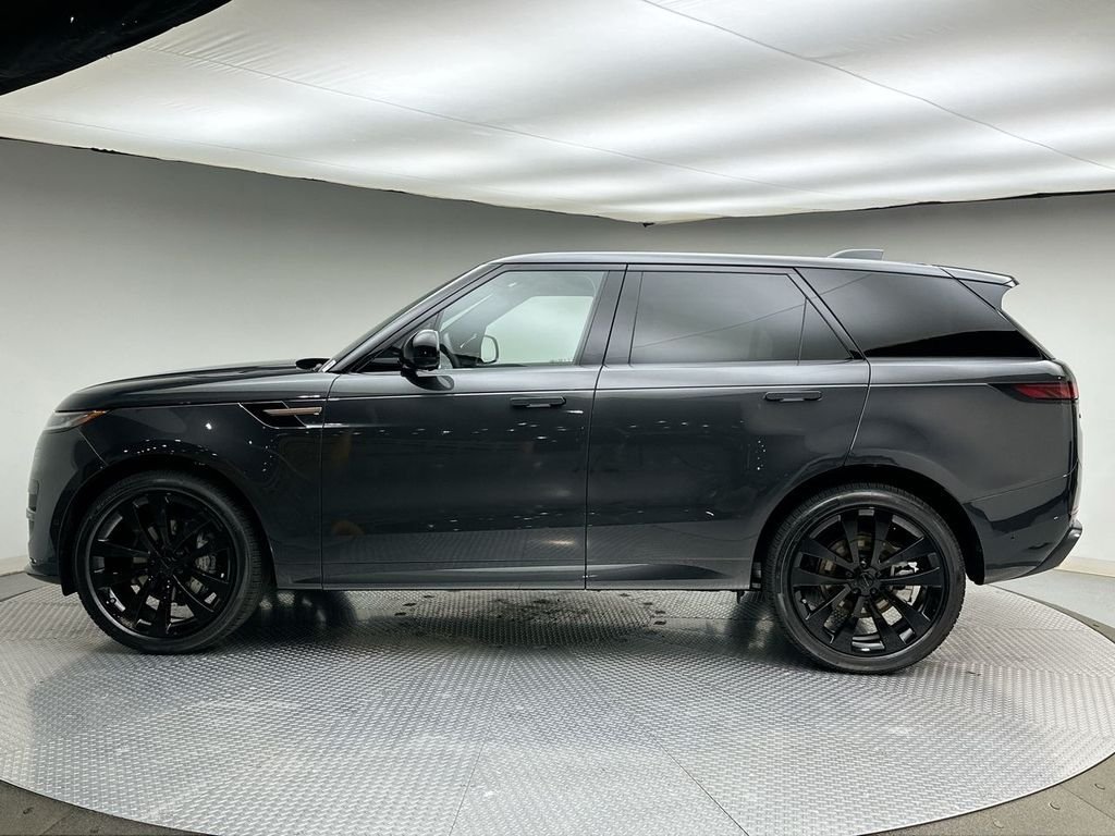 New 2026 Carpathian Grey Land Rover Dynamic SE image 2