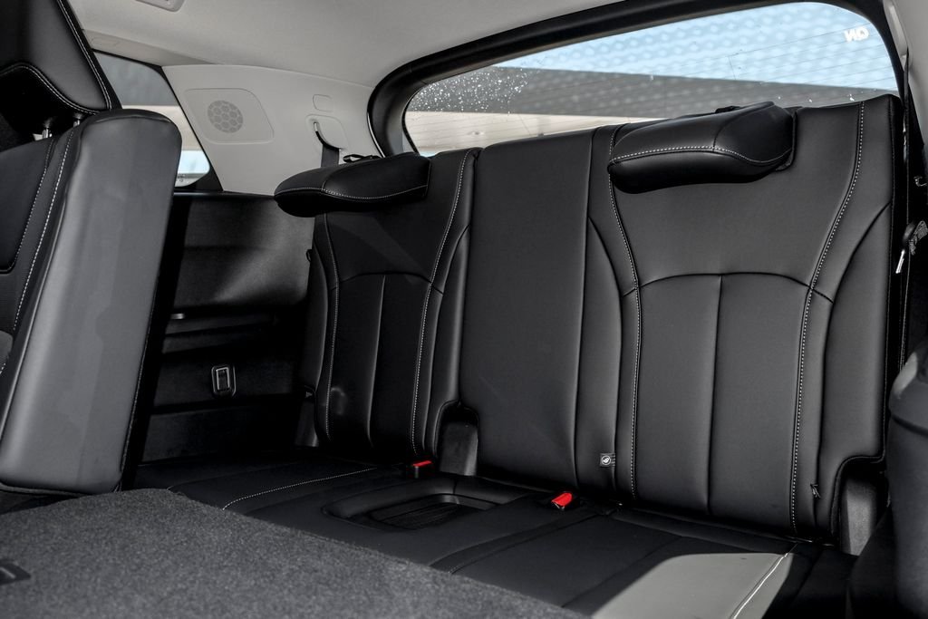 New 2027 Radiant White INFINITI LUXE image 18