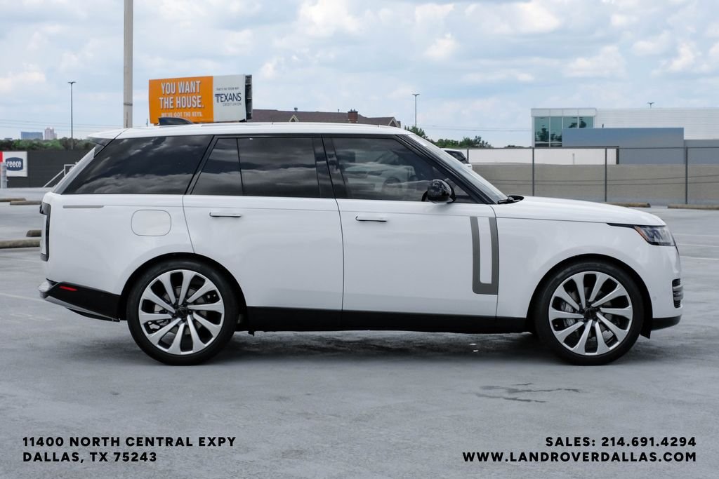 New 2026 Fuji White Land Rover SE image 7