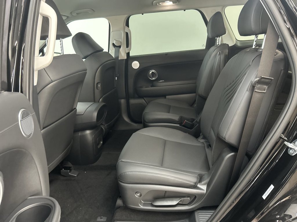 New 2026 Abyss Black Hyundai SEL 7P image 16