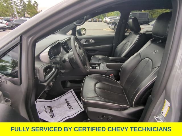 Used 2025 White Chrysler Limited image 24