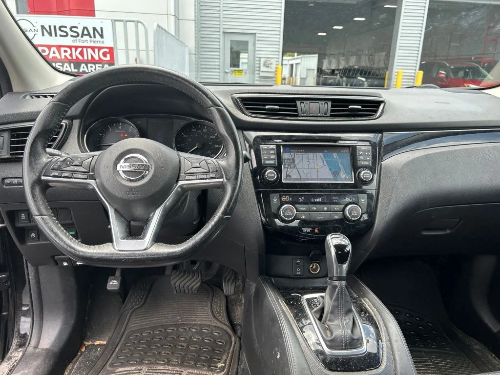 Used 2017 Magnetic Black Nissan SL image 12