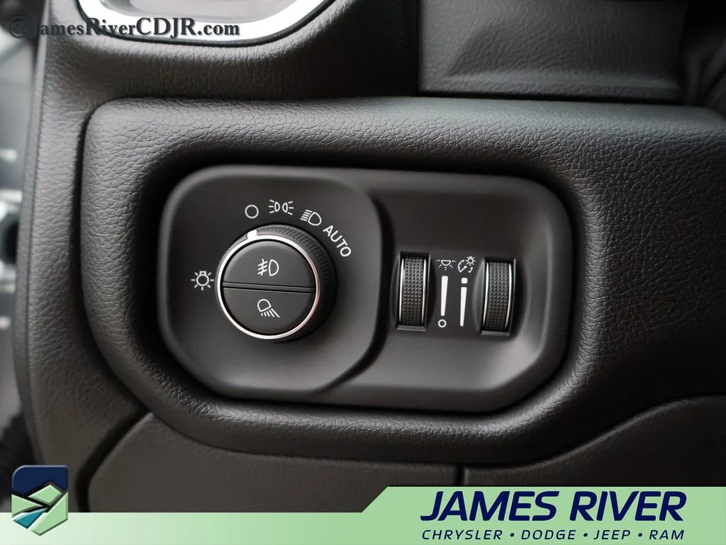 2025 RAM Ram 3500 Pickup Laramie - Photo 31