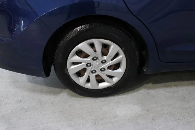 Used 2017 Blue Hyundai SE image 30