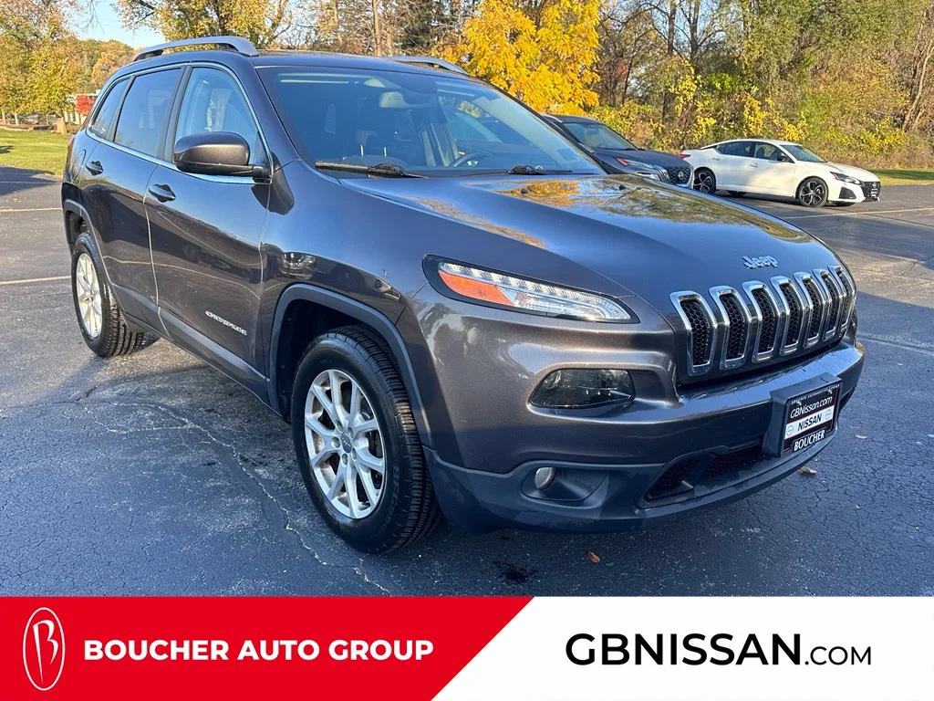 Used 2017 Granite Crystal Metallic Clearcoat Jeep Latitude image 1