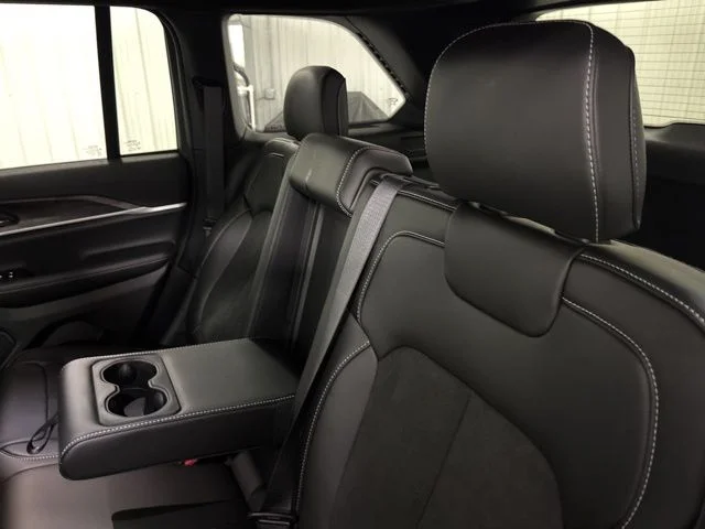 New 2026 Silver Zynith Exterior Paint Jeep Altitude image 32