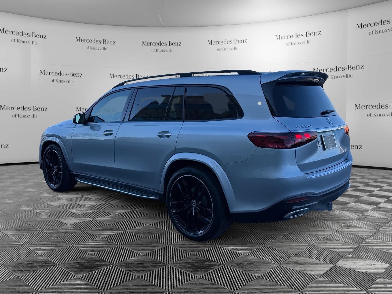 Used 2025 Cirrus Silver Metallic Mercedes-Benz GLS 580 image 3