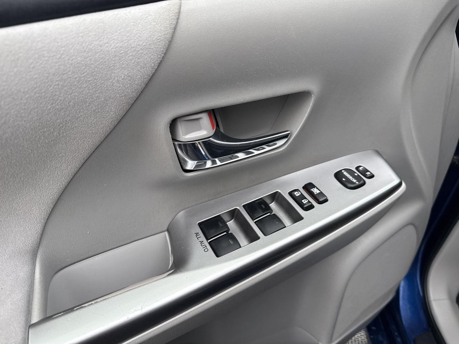 Used 2016 Blue Ribbon Metallic Toyota Three image 19