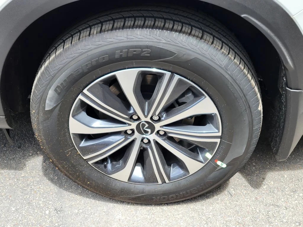 New 2027 RADIANT WHITE INFINITI Pure AWD image 6