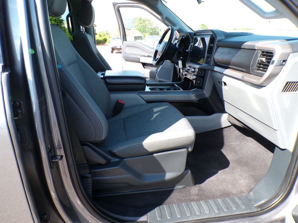 Used 2025 Gray Metallic Ford XLT image 27