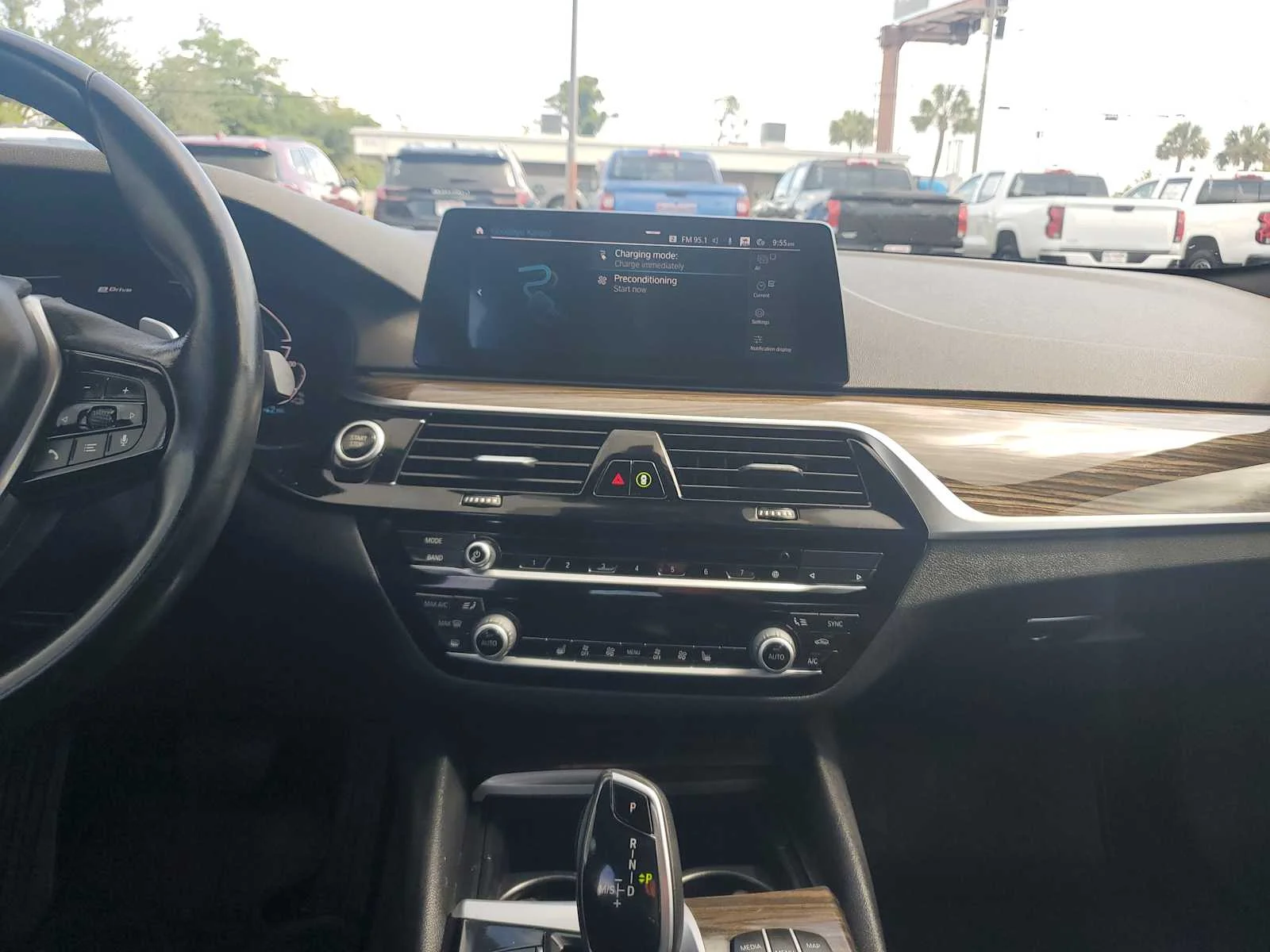 Used 2020 Black Sapphire Metallic BMW 530e iPerformance image 18