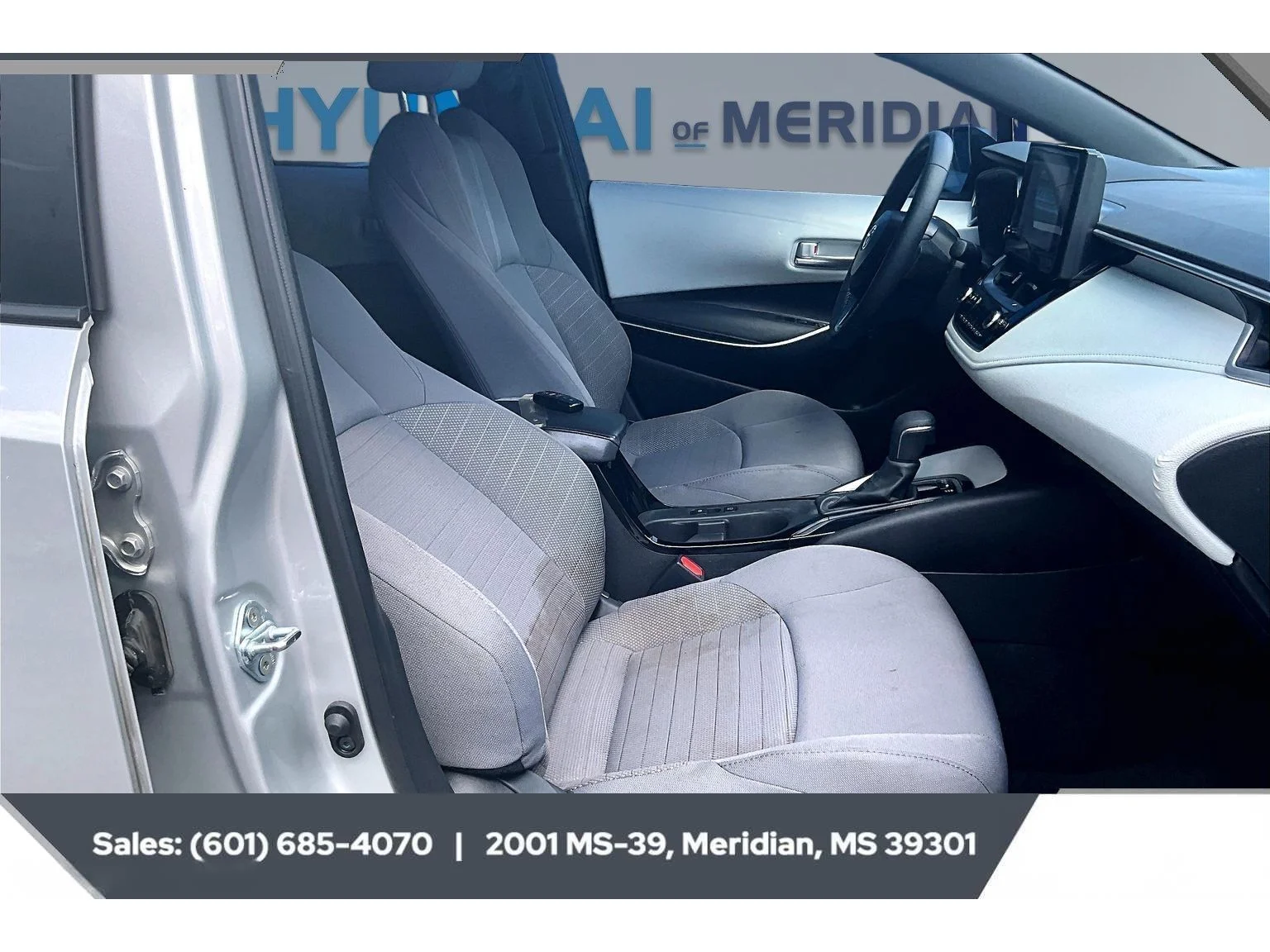 Used 2025 Classic Silver Metallic Toyota SE image 6
