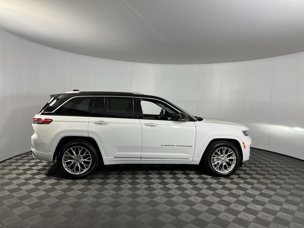 2023 Jeep Grand Cherokee Summit Reserve photo 3