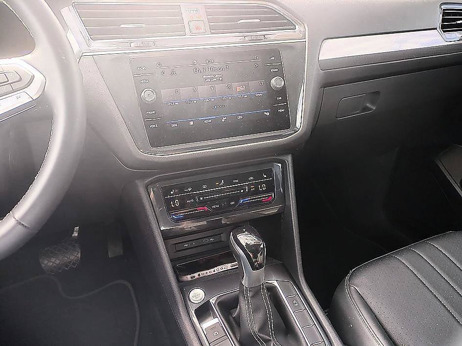 Used 2023 Platinum Gray Metallic Volkswagen SE image 19