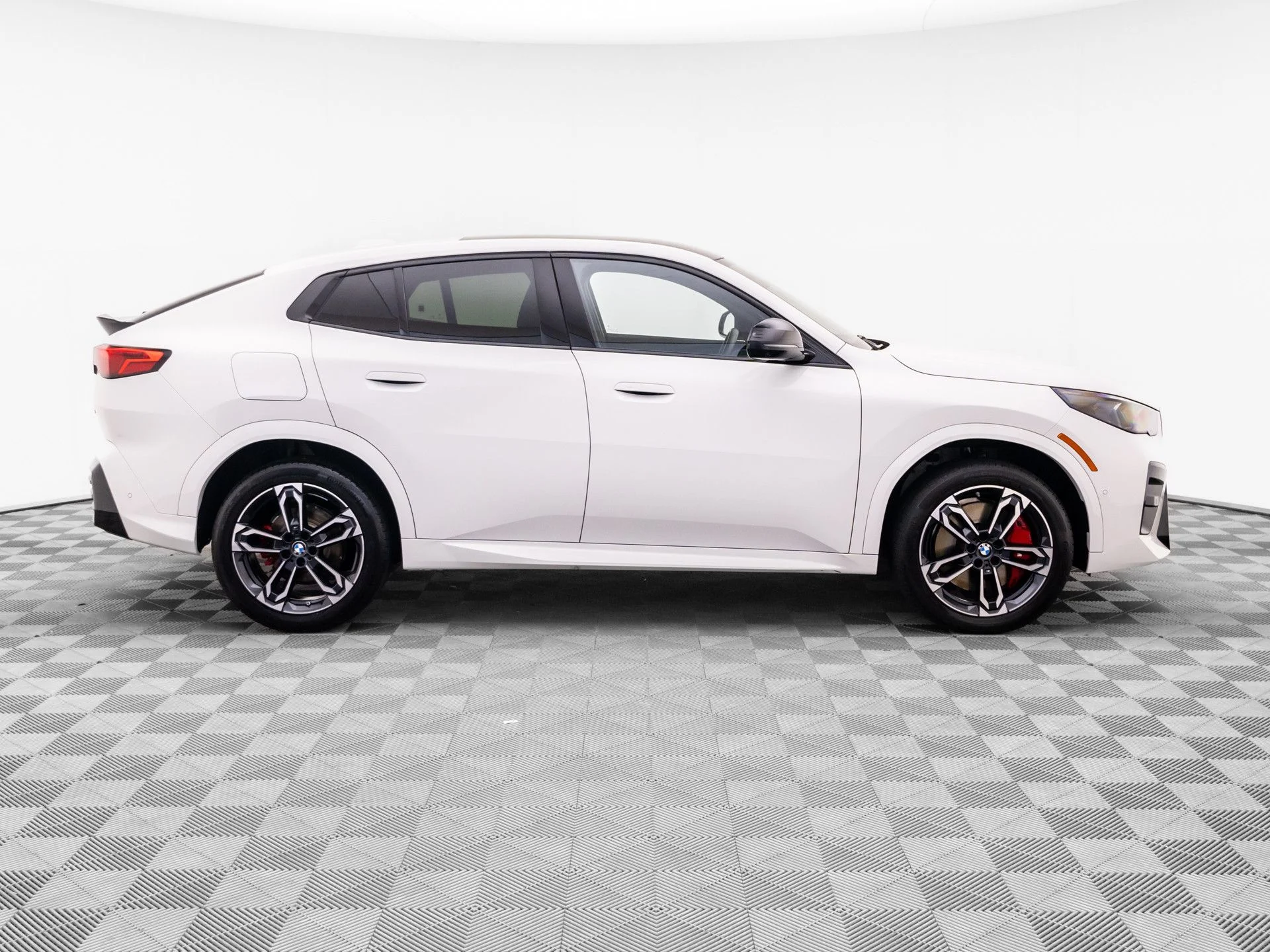 Used 2026 White BMW xDrive28i image 7