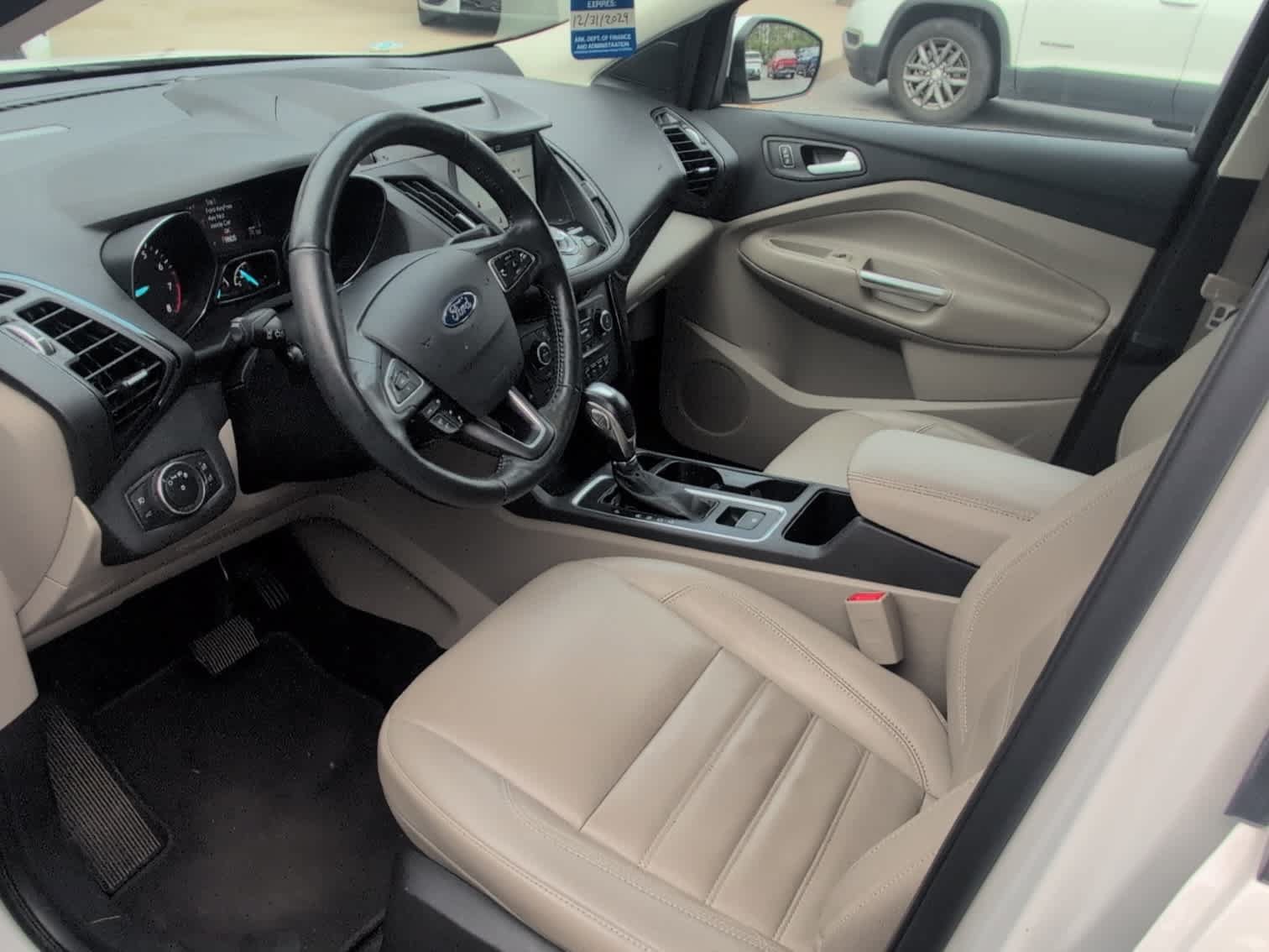 Used 2018 White Platinum Metallic Tri-Coat Ford Titanium image 10
