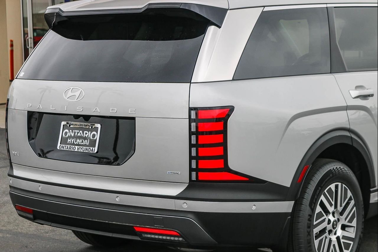 New 2026 Silver Hyundai SEL Premium image 36