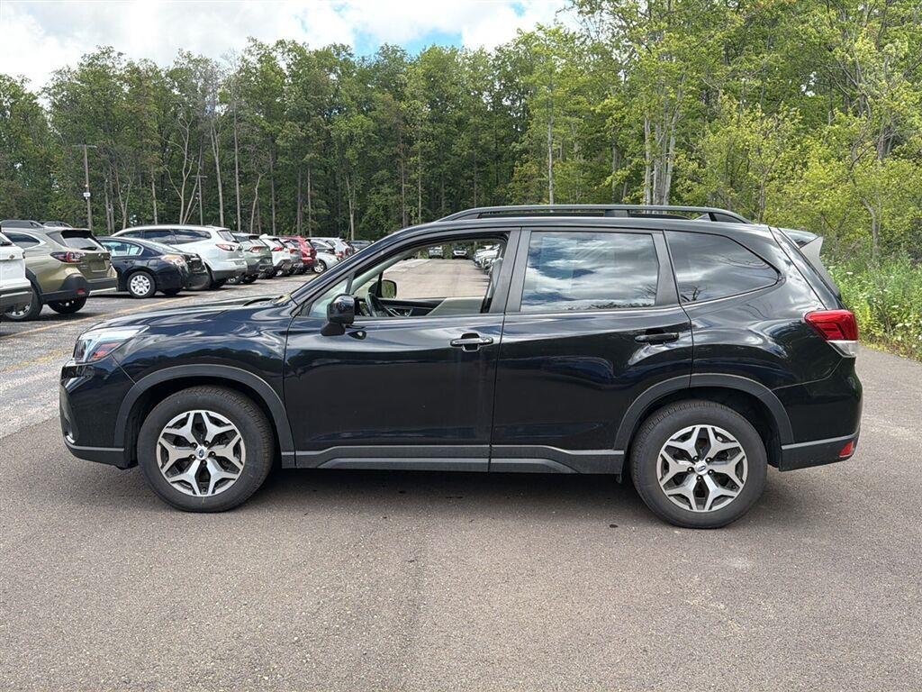 Used 2021 Crystal Black Silica Subaru Premium image 11
