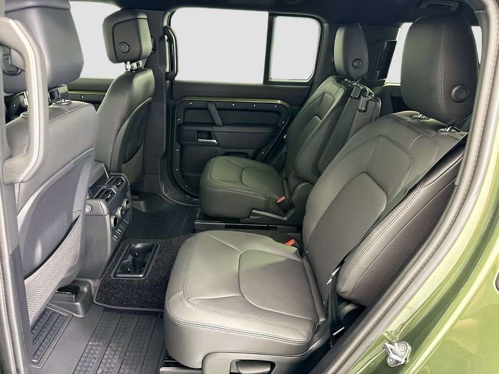 New 2026 Woolstone Green Land Rover X-Dynamic SE image 20