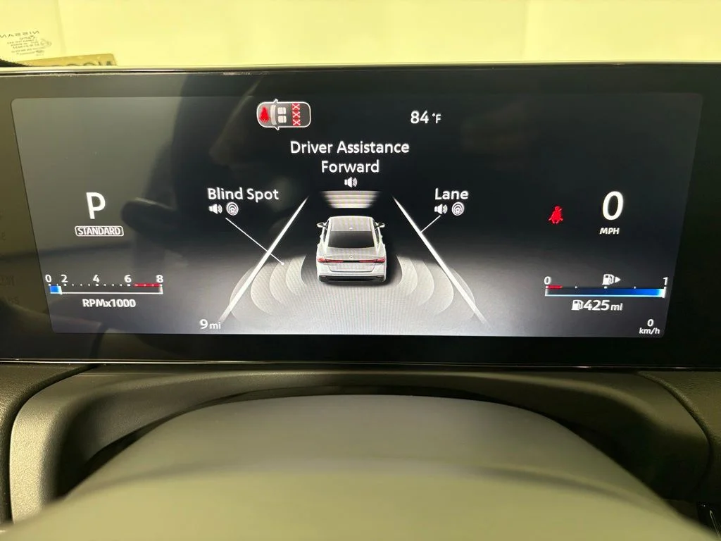 New 2026 Aspen White TriCoat / Super Black Two-tone Nissan SR image 27