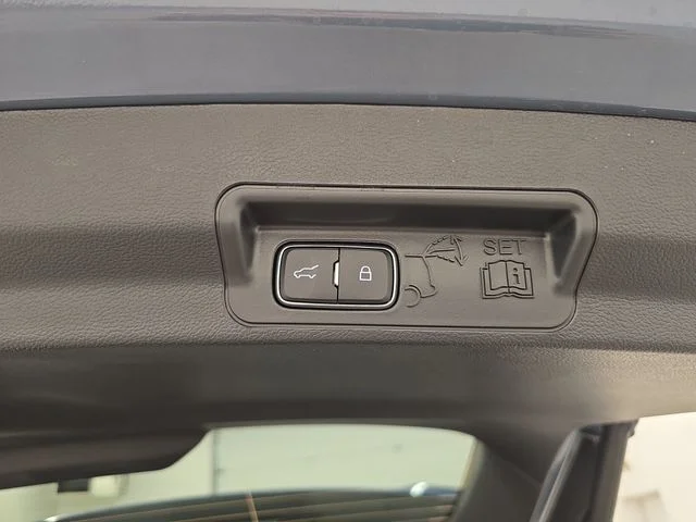 New 2027 Vapor Blue Metallic Ford Active image 18