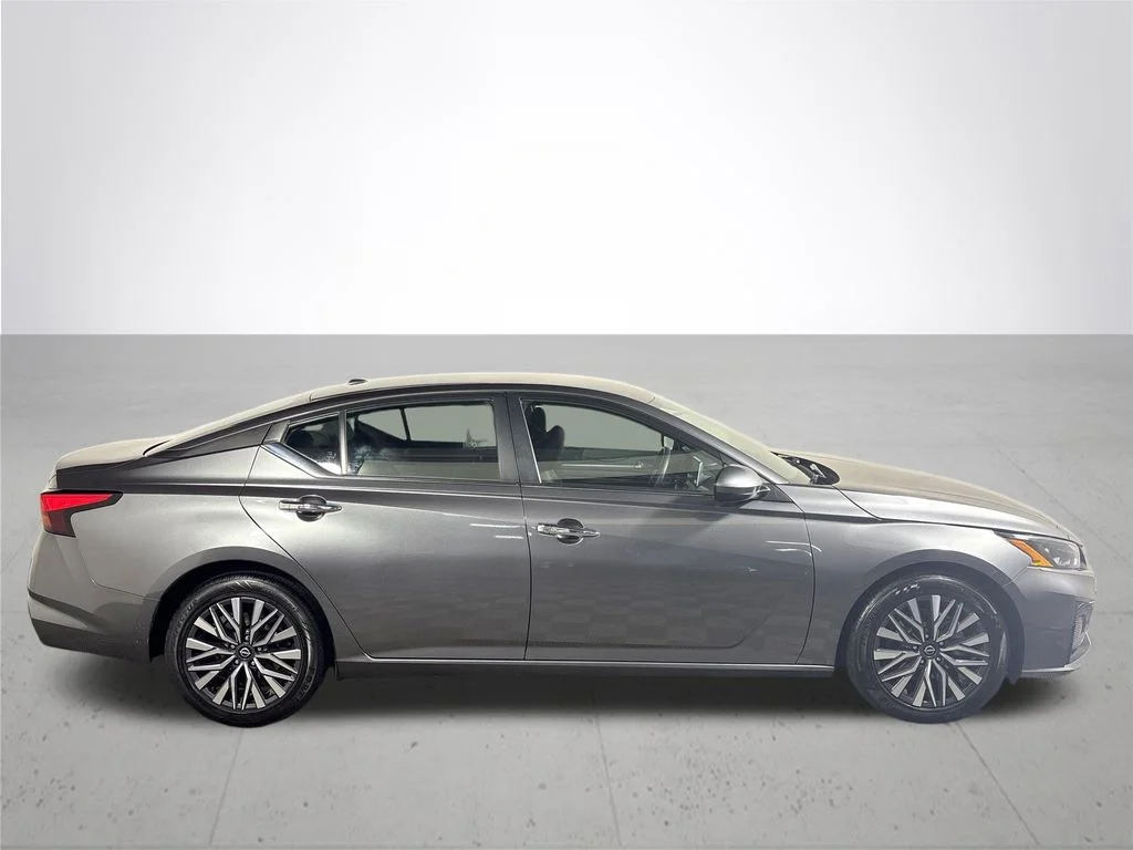 Used 2023 Gray Nissan 2.5 SV image 5