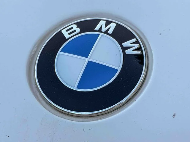 Used 2019 White BMW xDrive40i image 29