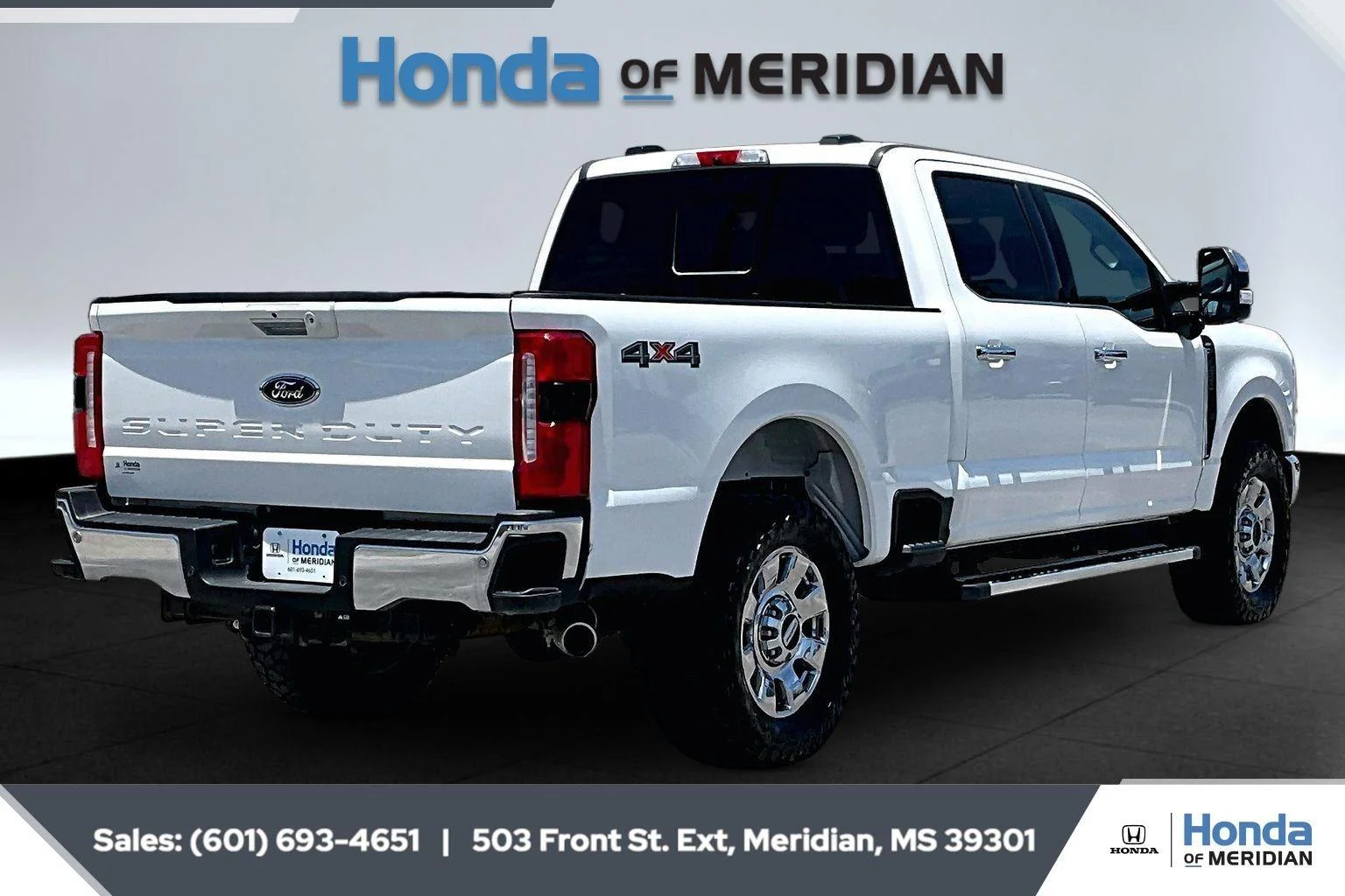 Used 2024 Star White Metallic Tri-Coat Ford LARIAT image 11