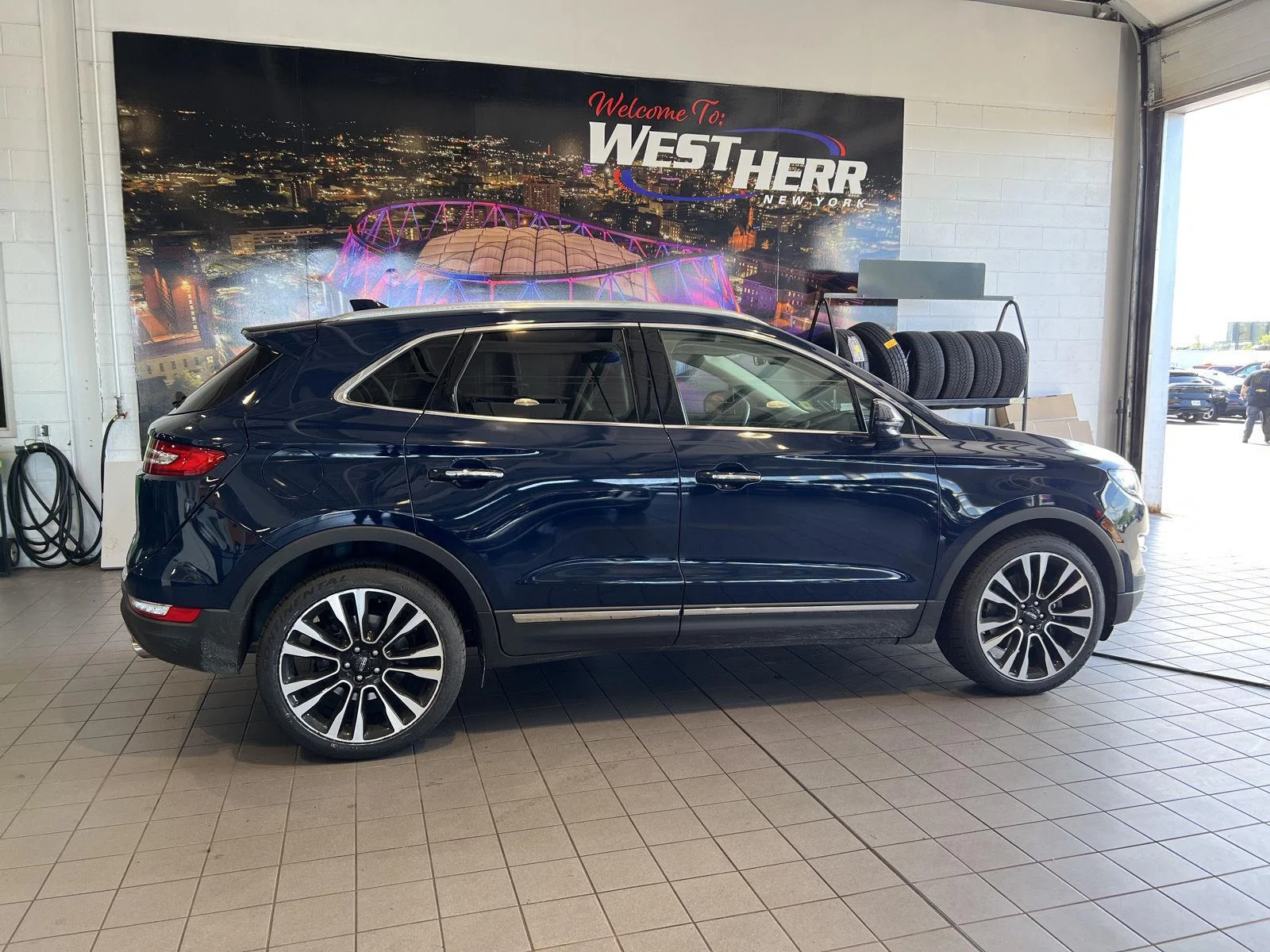 Used 2019  Lincoln Reserve image 8