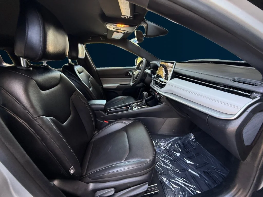 Used 2025 Silver Jeep Limited image 17