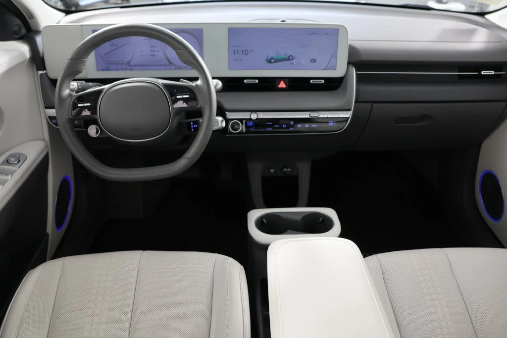 Used 2023 Blue Hyundai SEL image 2