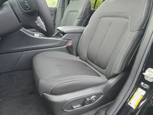 New 2026 Diamond Black Crystal Pearlcoat Jeep Laredo X image 8