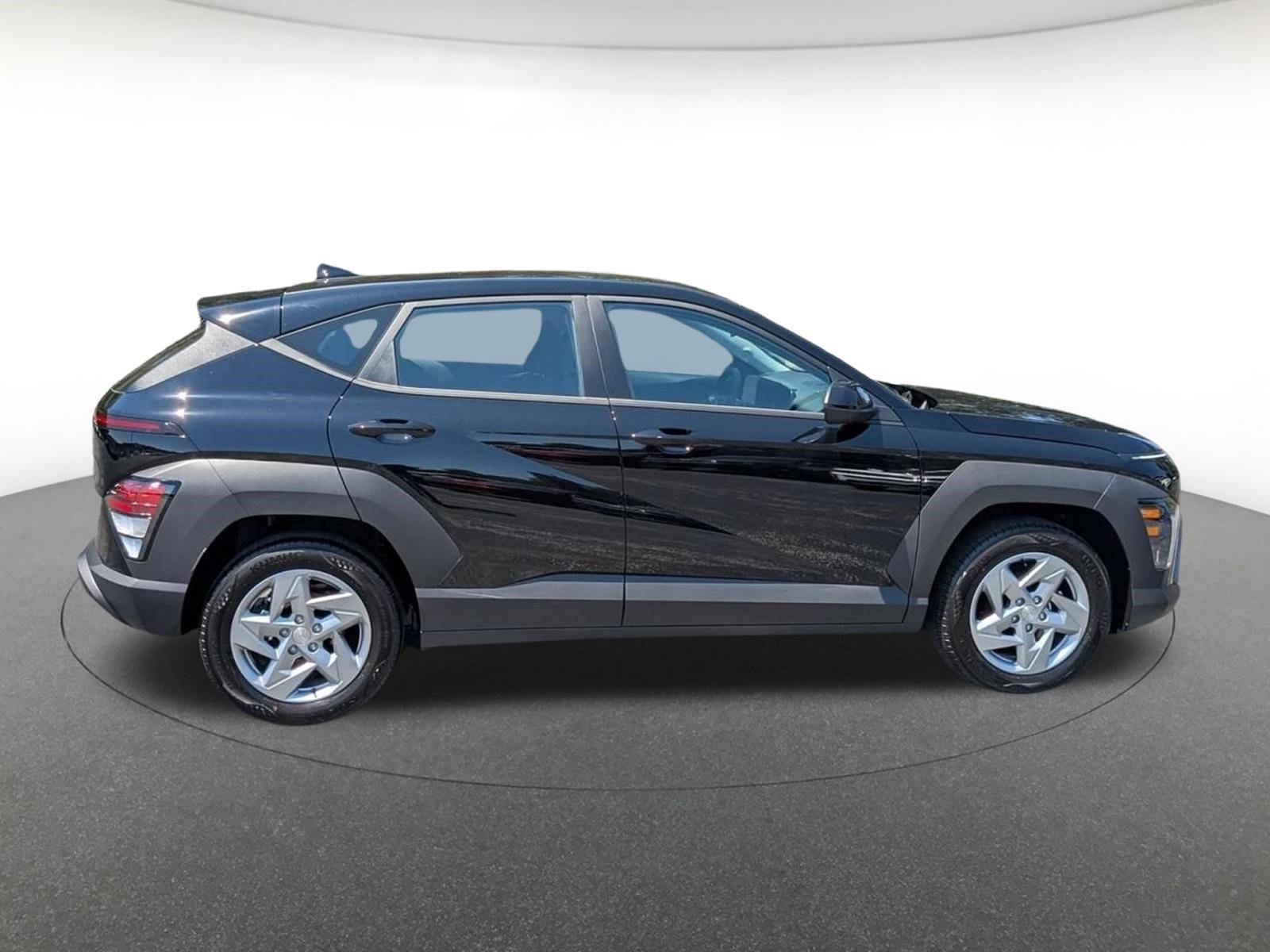 New 2027 Abyss Black Pearl Hyundai SE image 3