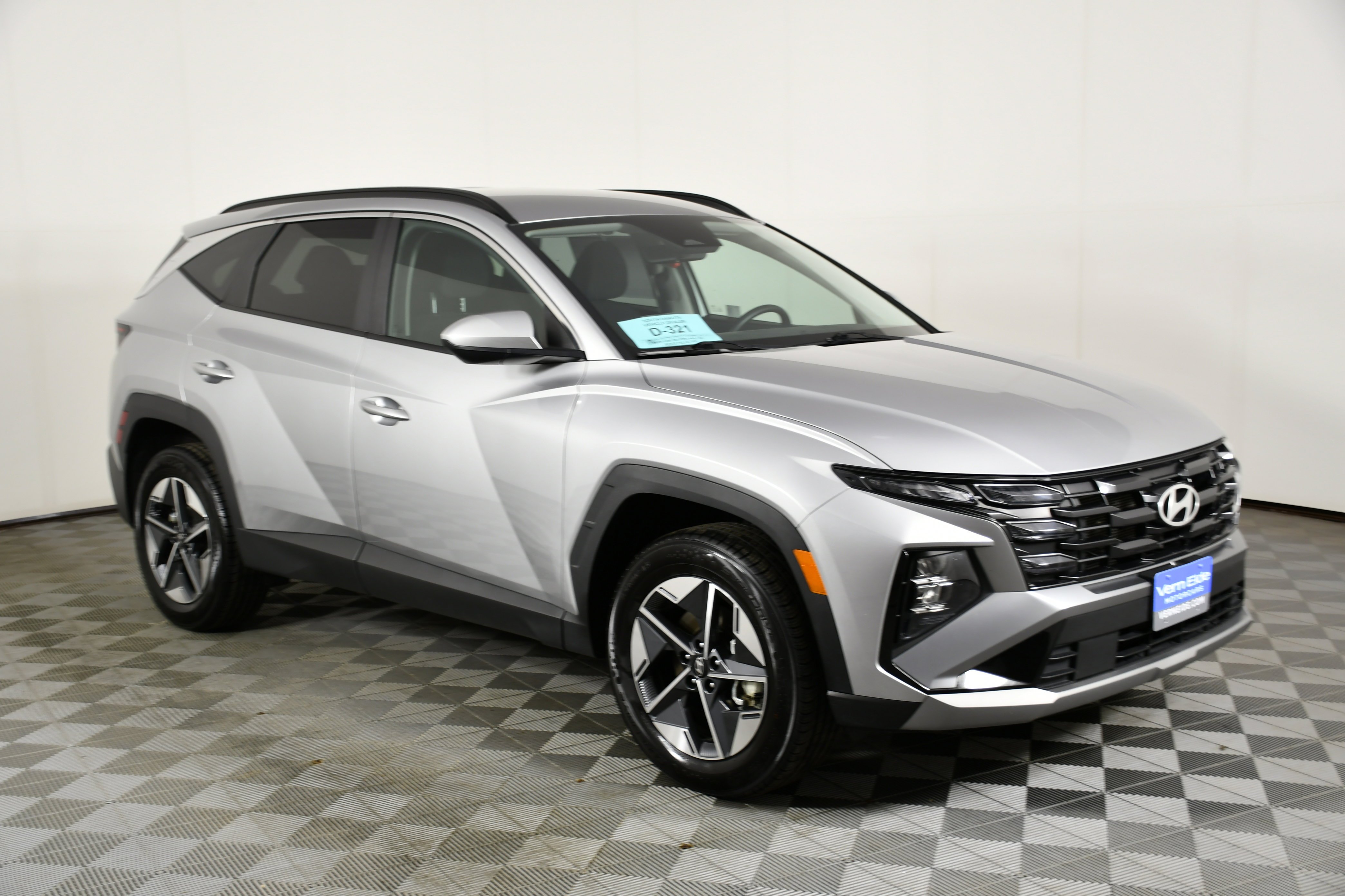 Used 2025 Shimmering Silver Hyundai SEL image 4