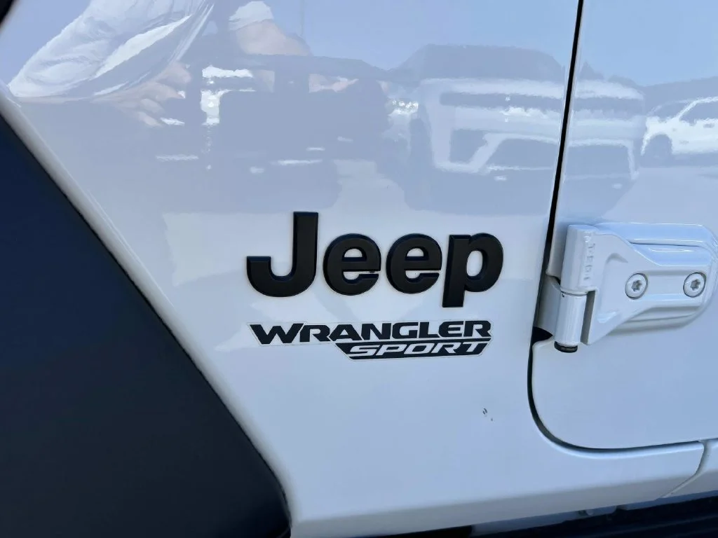 Used 2021 White Jeep Sport S image 34