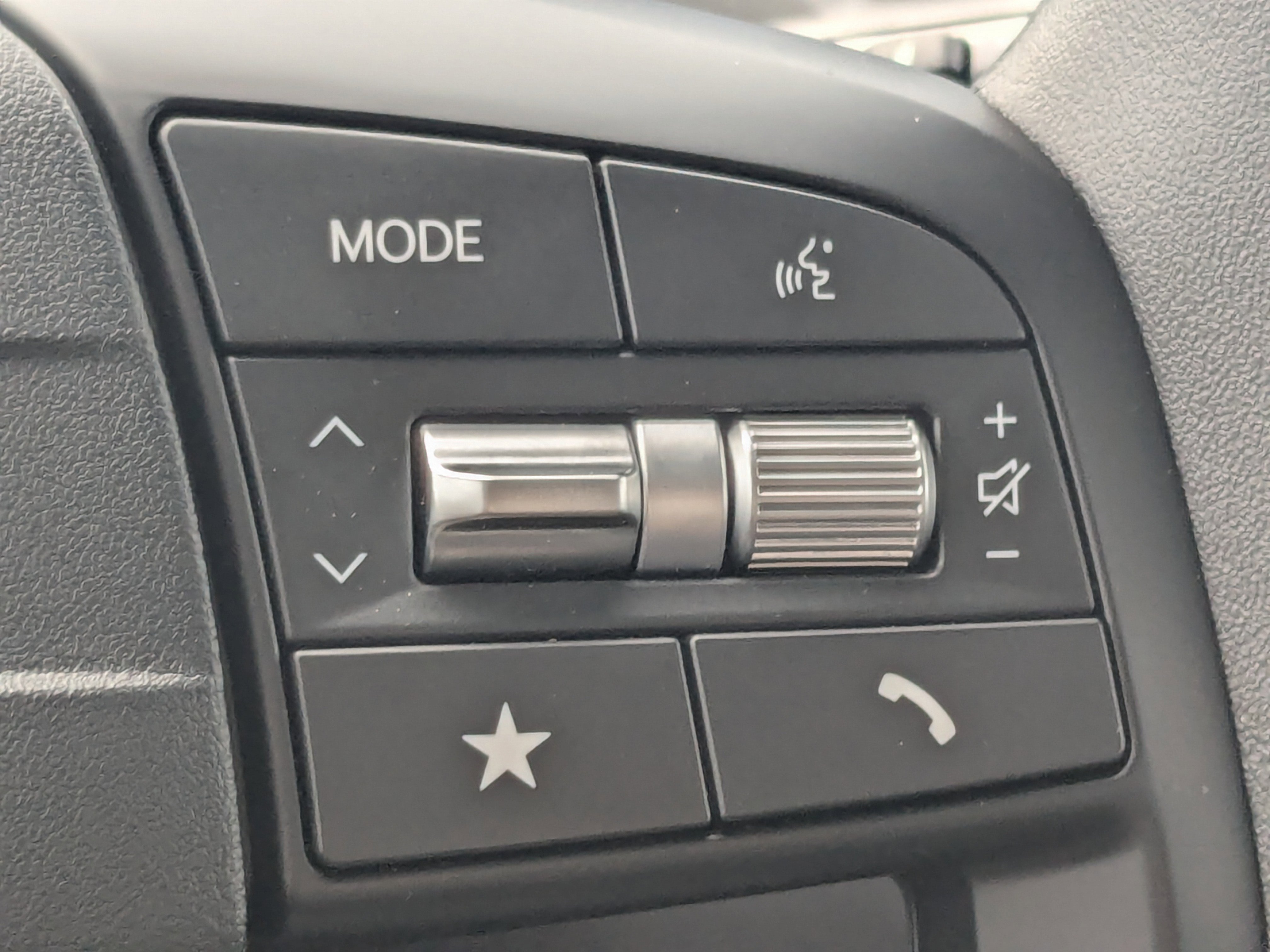 New 2026 Snow White Pearl Kia LX image 30