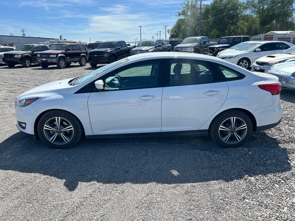 Used 2018 White Ford SE image 4
