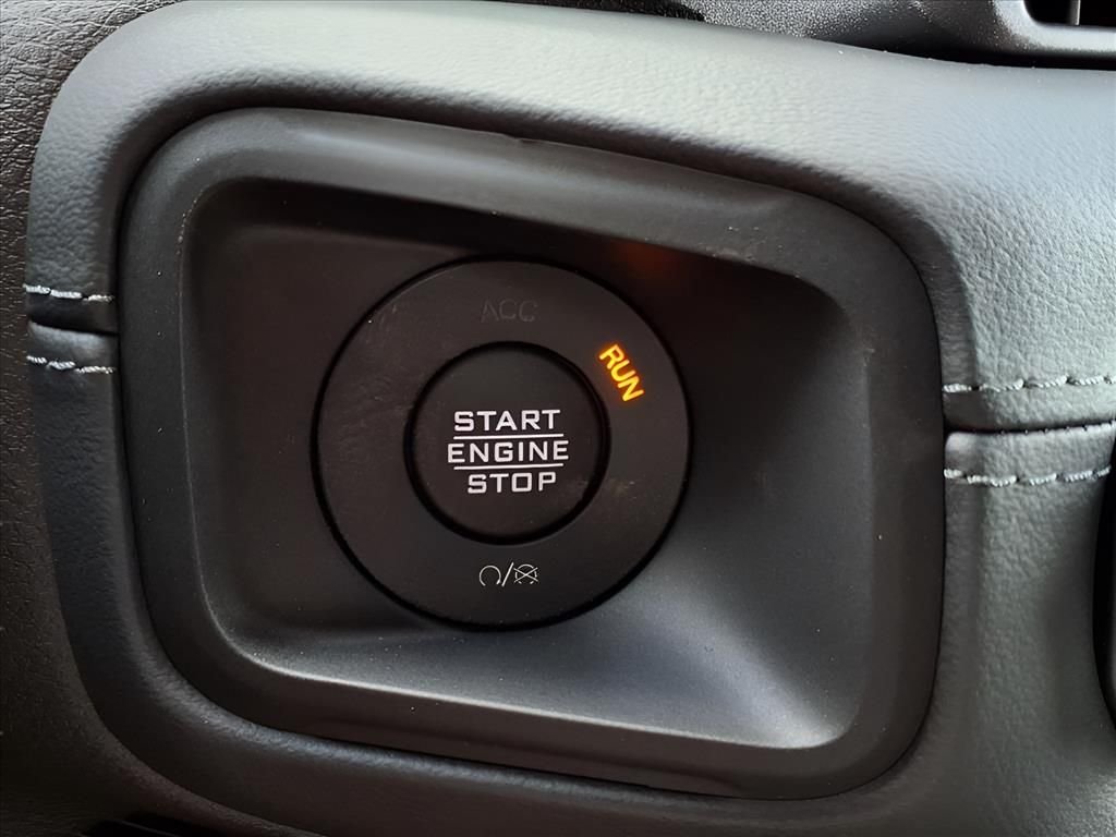 2025 Jeep Wrangler 4-Door Sahara - Photo 12