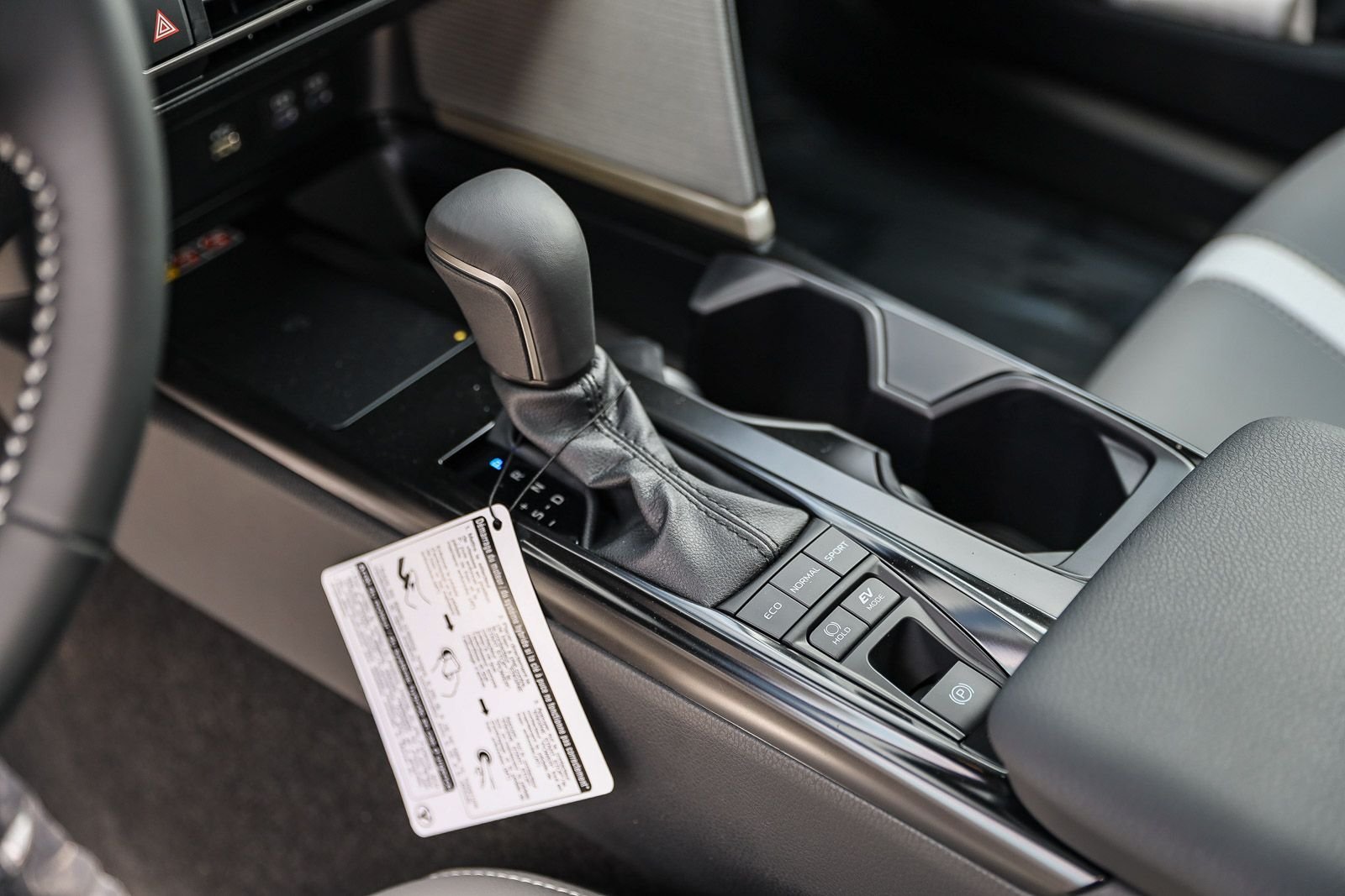 2026 Toyota Camry SE - Photo 19