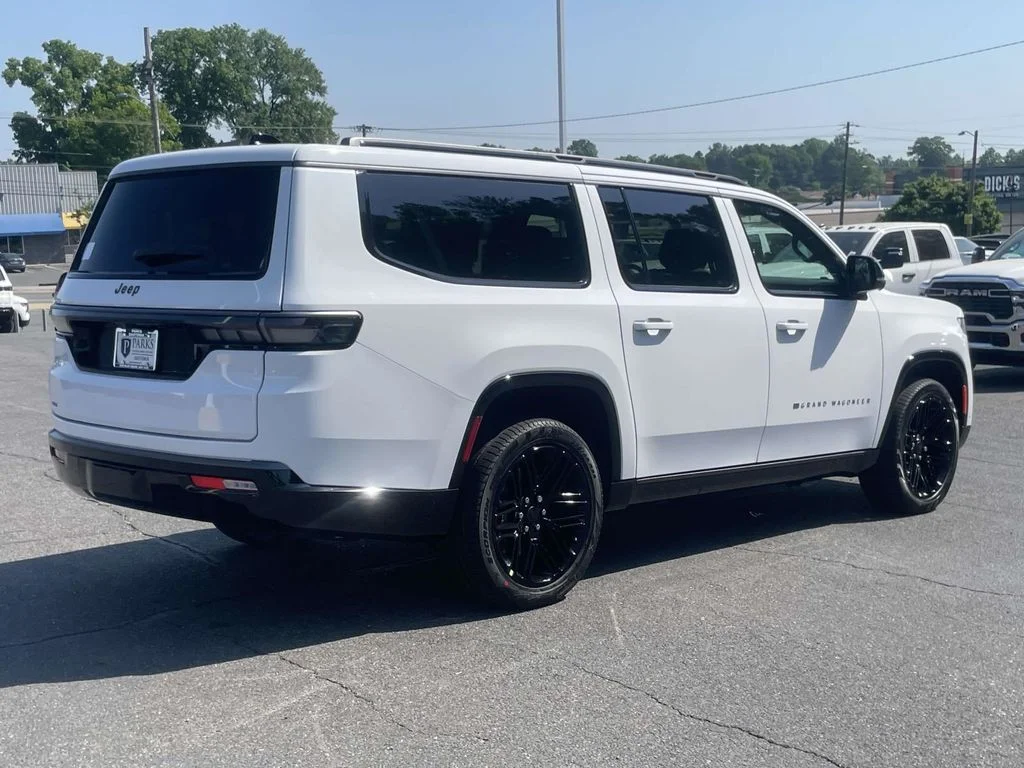 New 2026 Bright White Clear-Coat Exterior Paint Jeep Limited Reserve image 8
