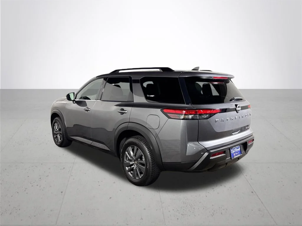Used 2022 Gray Nissan SV image 8