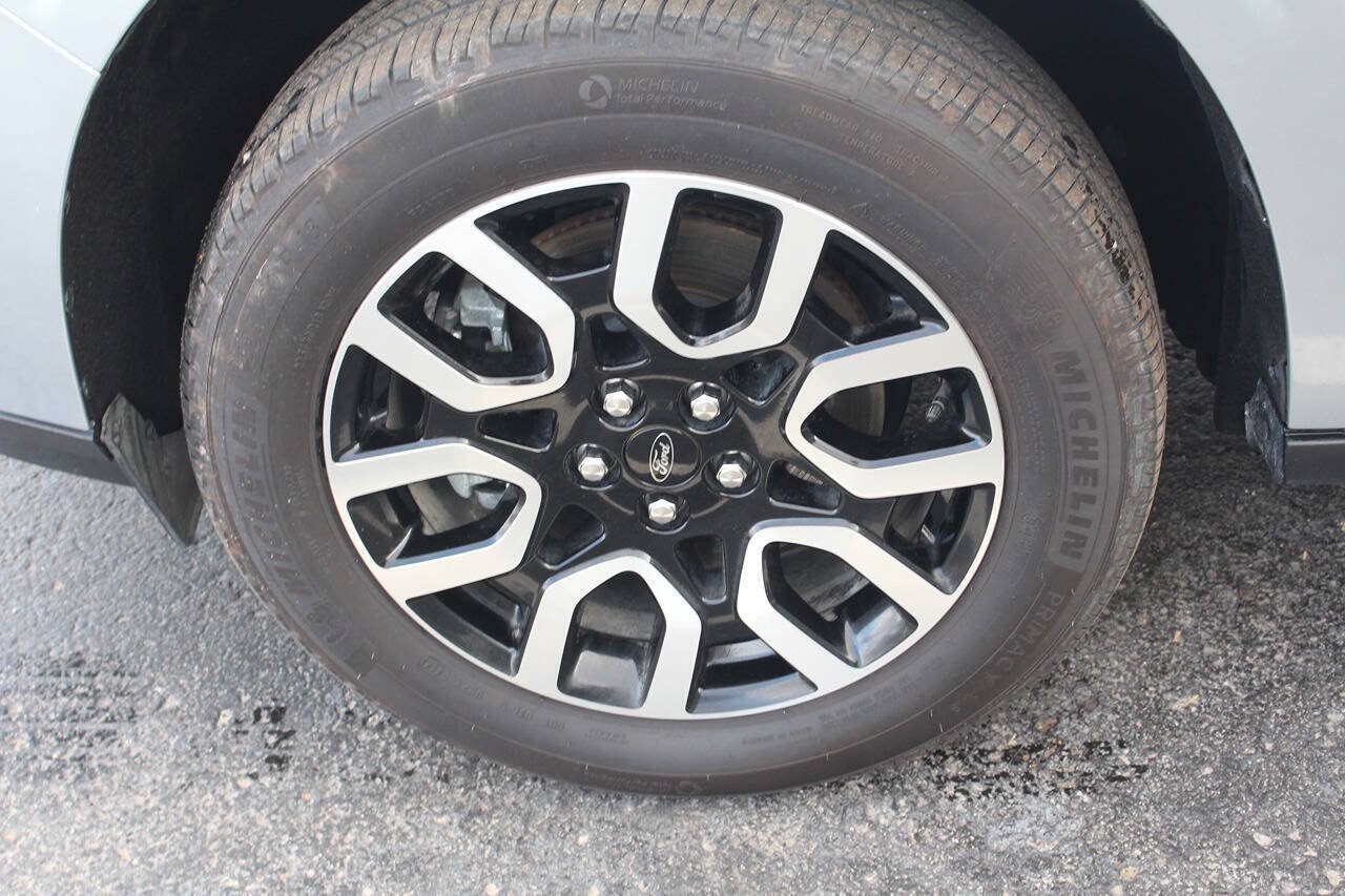 Used 2024 Iconic Silver Metallic Ford Lariat 4dr SuperCrew 4.5 ft. SB image 16